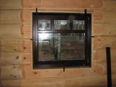 Правильно установленные окна и двери в дачной бане — залог качественного обеспечения энергосбережения