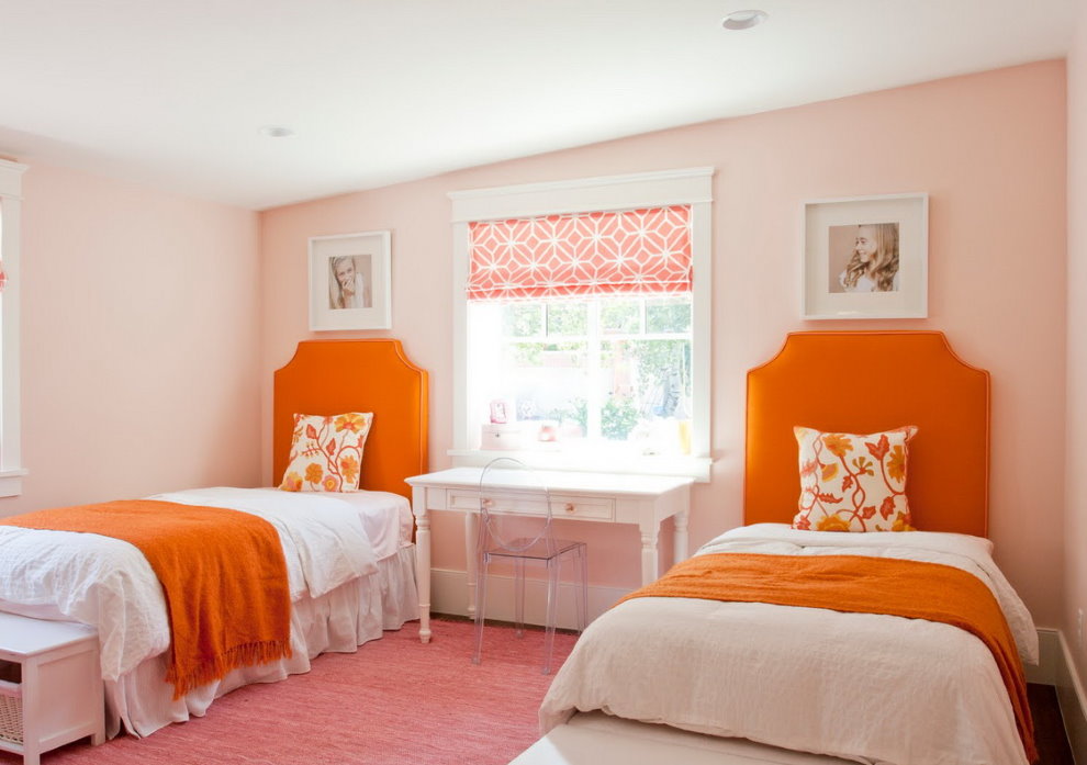 Оранжевые изголовья кроватей для девочек
