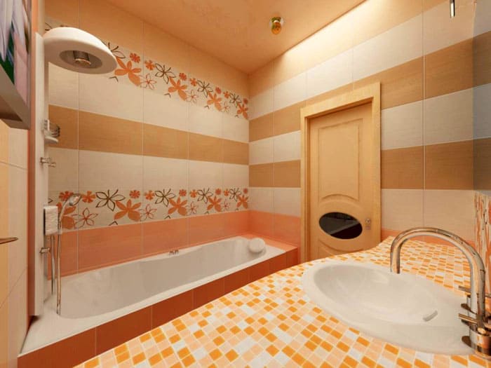 Сочетание плитки и мозаики в кремовых, пастельных, персиковых  тонах делает облик ванной нежным