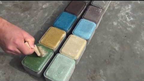 Чем и как покрасить тротуарную плитку своими руками