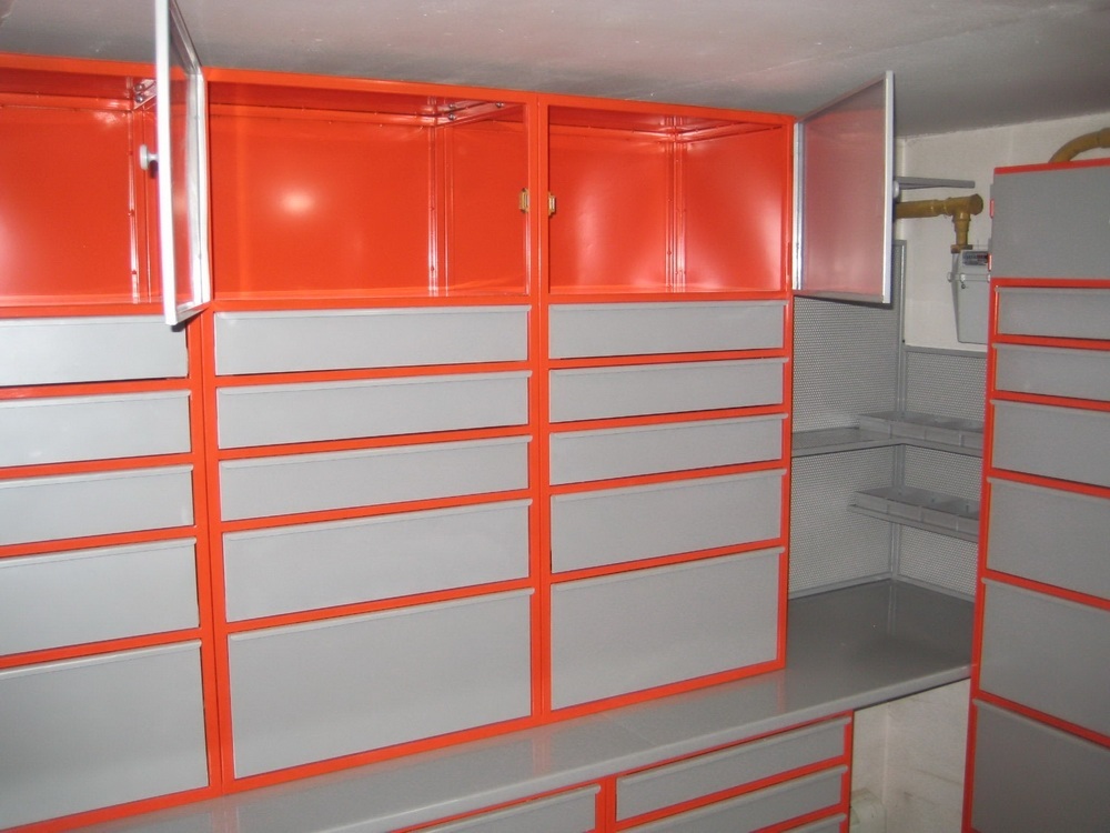 Комплект мебели оранжевого цвета