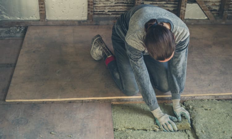 Insulating shed floor