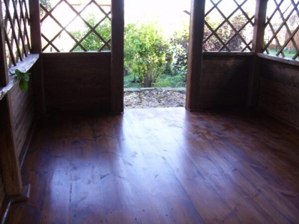 Лакированный деревянный пол