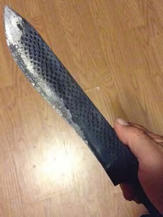 Массивный нож Боуи из рашпиля