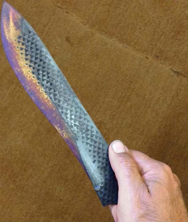 Массивный нож Боуи из рашпиля