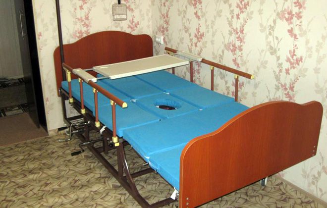 кровать для лежачих больных с туалетом